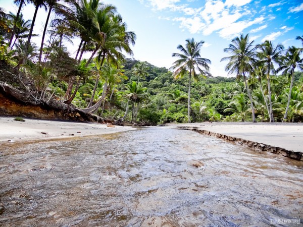 Rio na praia da engenhoca